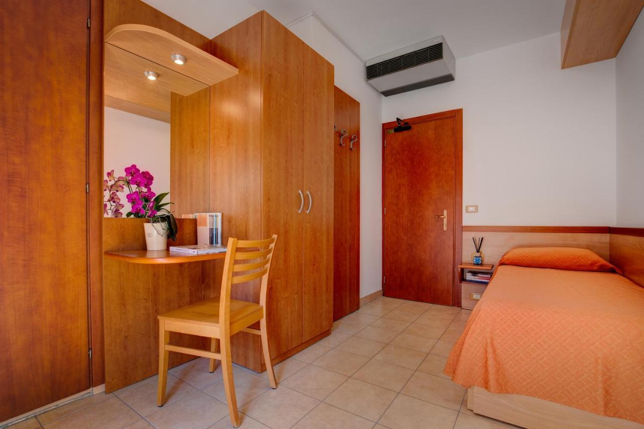 Single Room,1086470269:JPEG