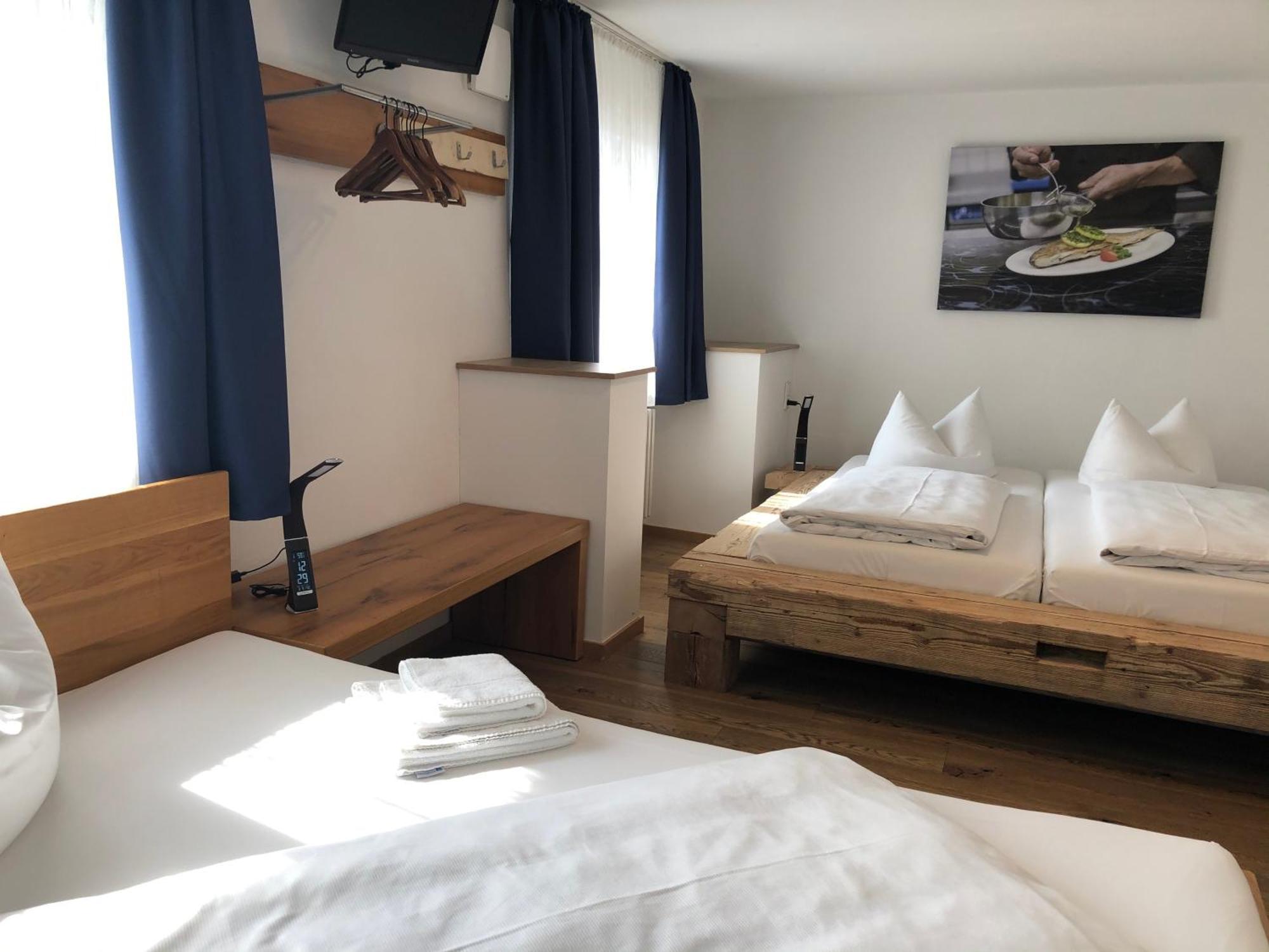 Dreibettzimmer mit Gemeinschaftsbad