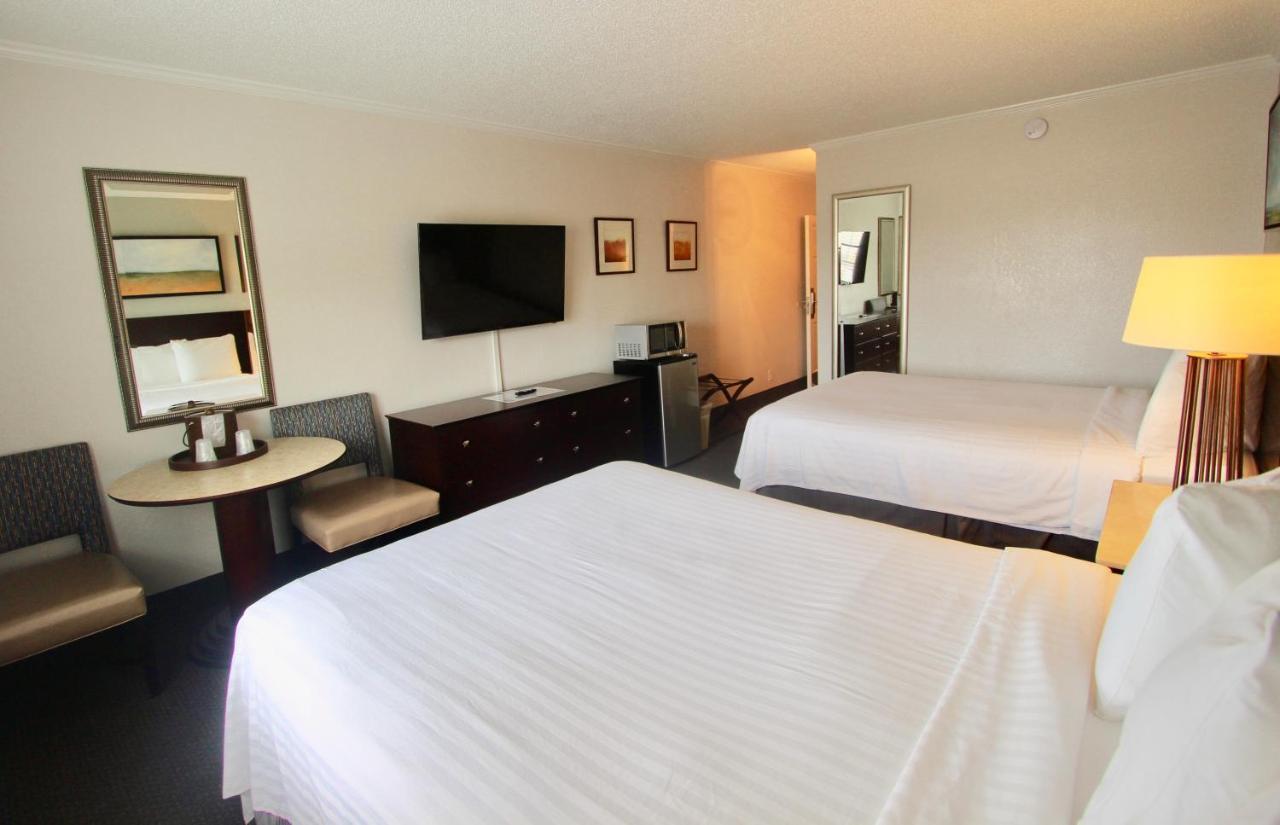 Deluxe Queen Room with Two Queen Beds