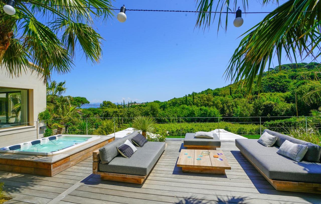 Deluxe tweepersoonskamer met balkon en uitzicht op zee