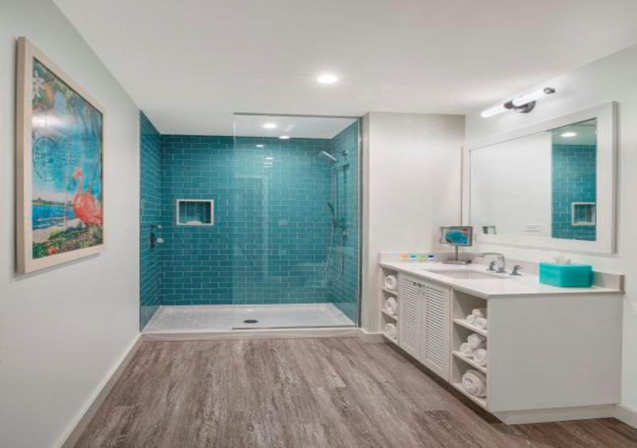 Deluxe 2 Queen Room with Partial Ocean View