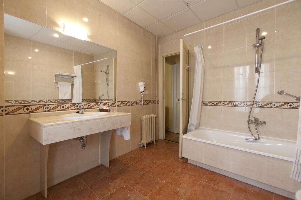 Triple Room,109206975:JPEG