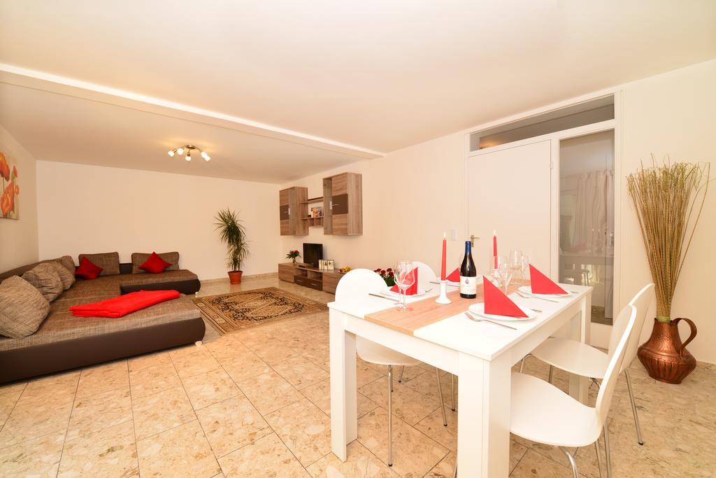 Apartment mit 2 Schlafzimmern und Terrasse