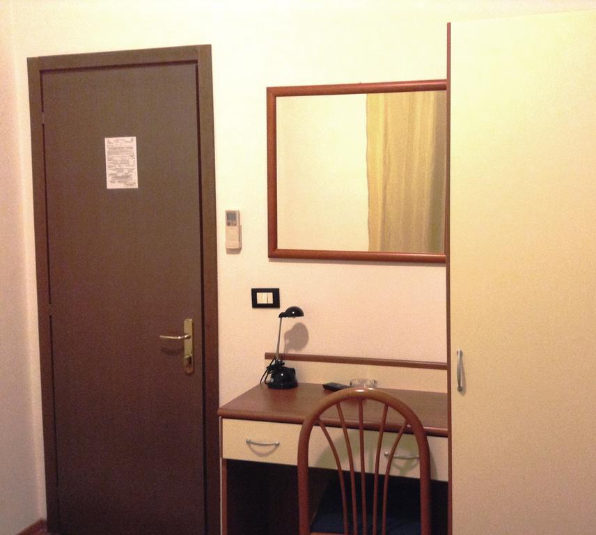 Double or Twin Room,109747101:JPEG