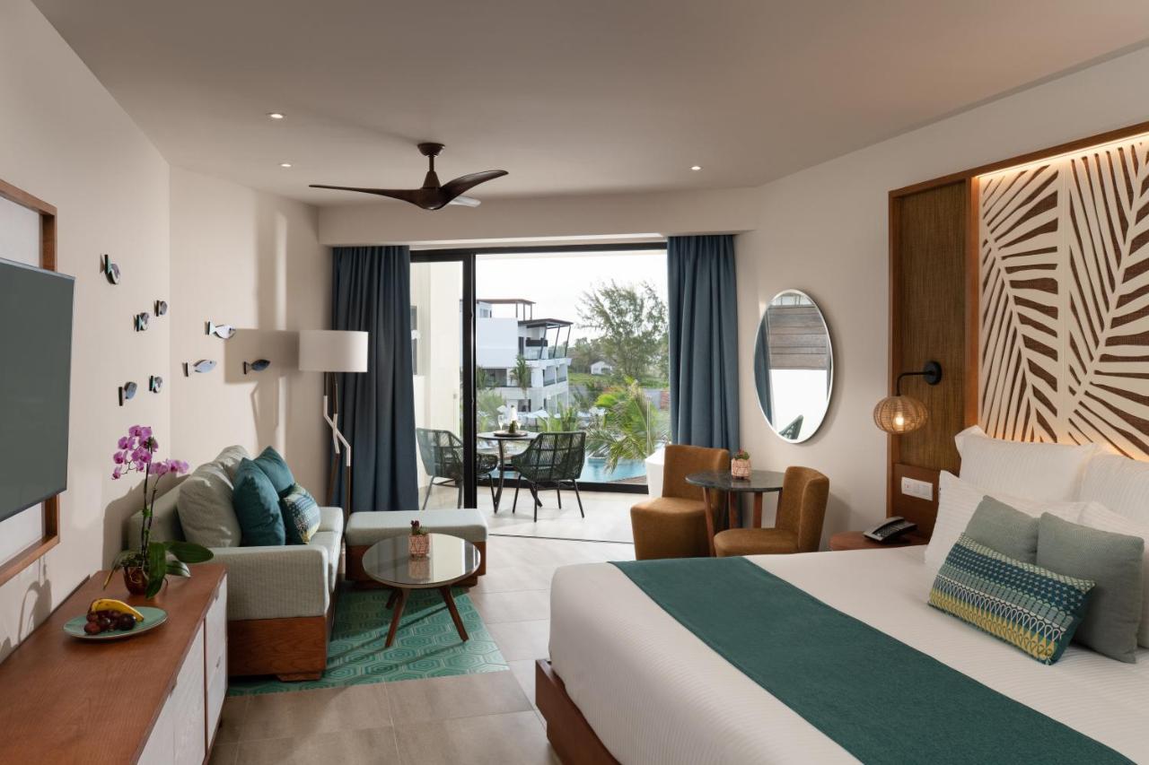 Suite Junior con vistas a la piscina y cama extragrande