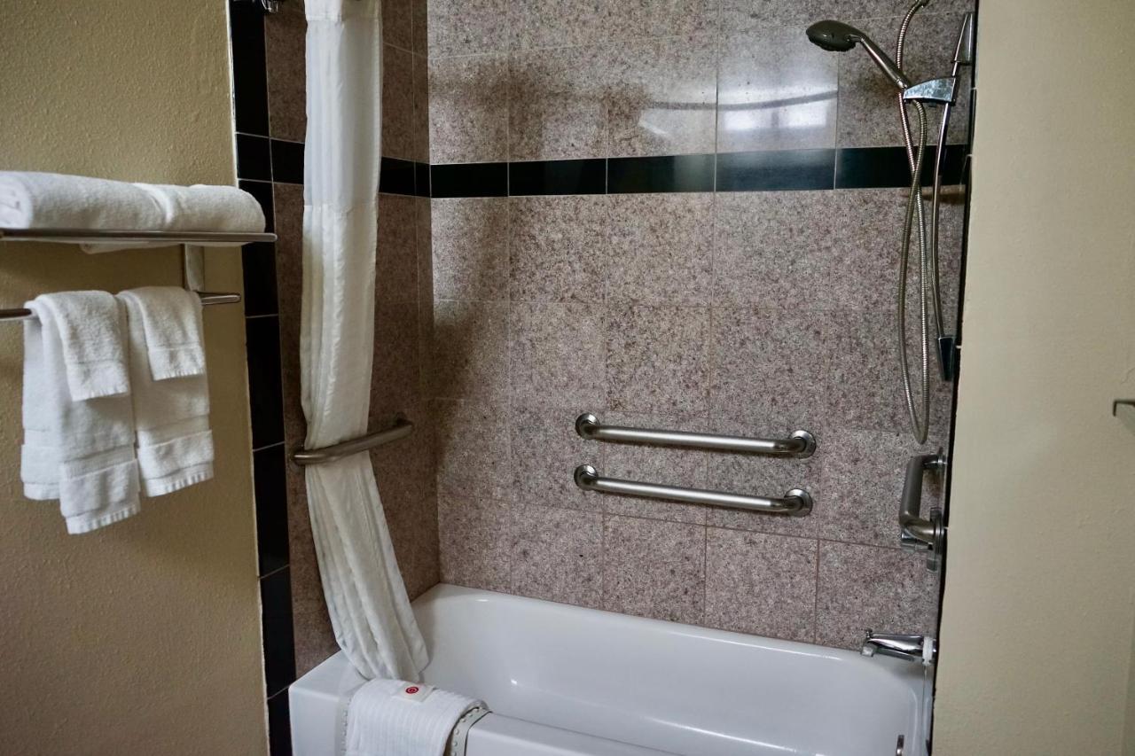 King Suite - Accessible/Non-Smoking