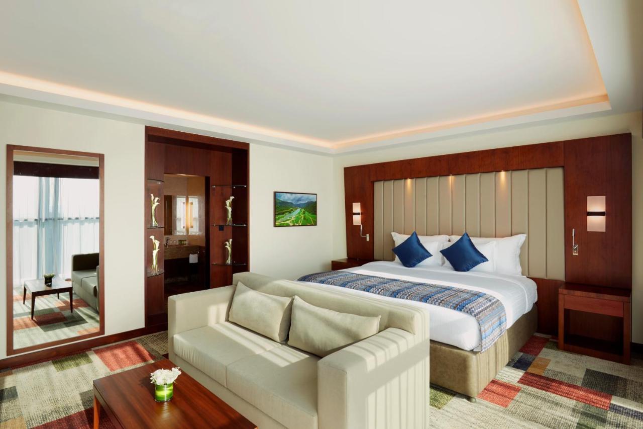 Presidential Suite - 20% Discount on F&B Dining in restaurants, 30% on spa, and 30% on laundry services + Late check out and Early check in (subject to hotel availability)