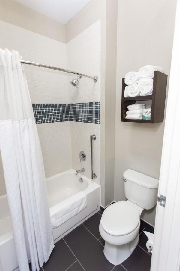 Queen Studio - Disability Access Tub