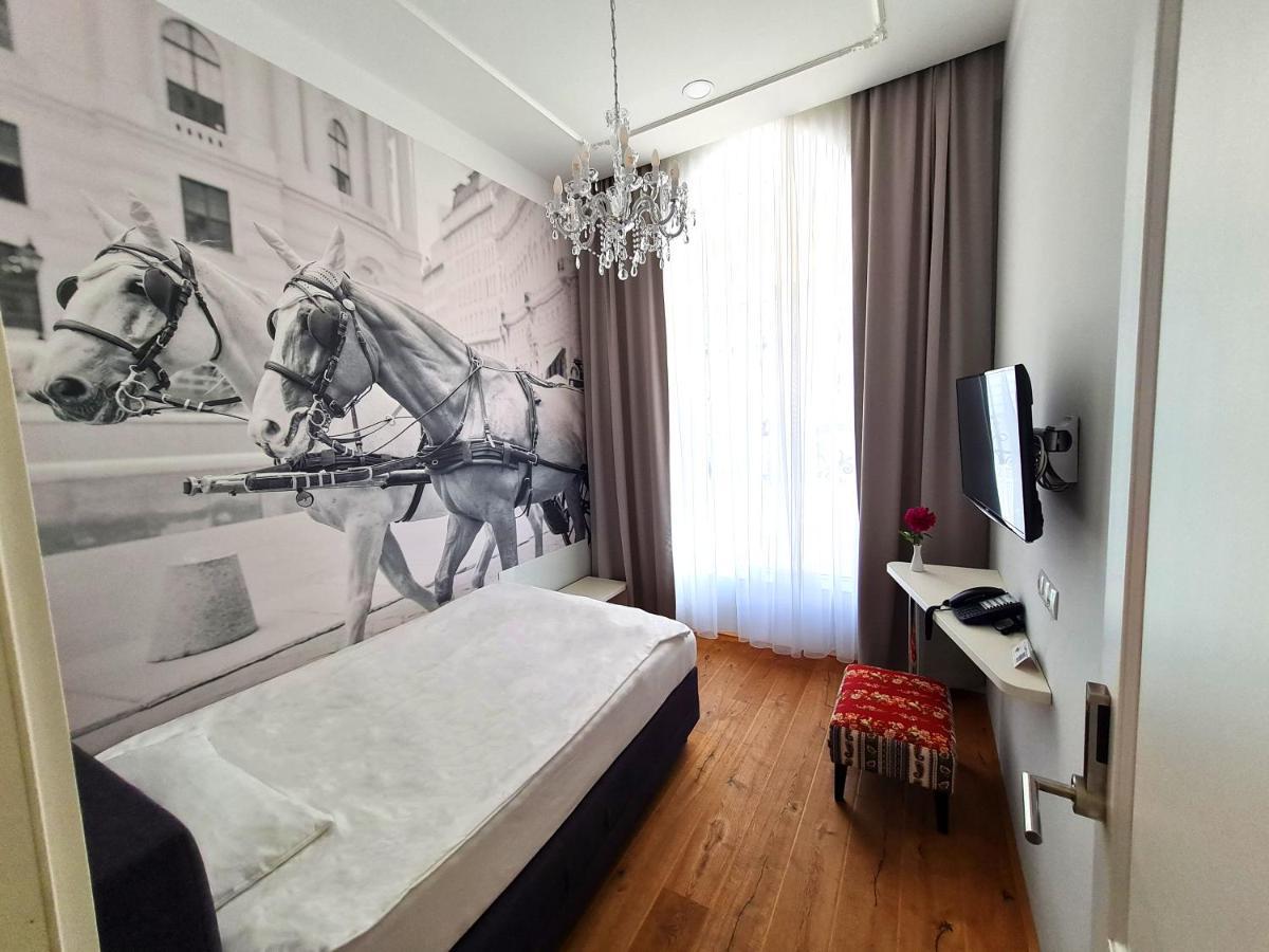 Quarto Individual com Casa de Banho Privativa