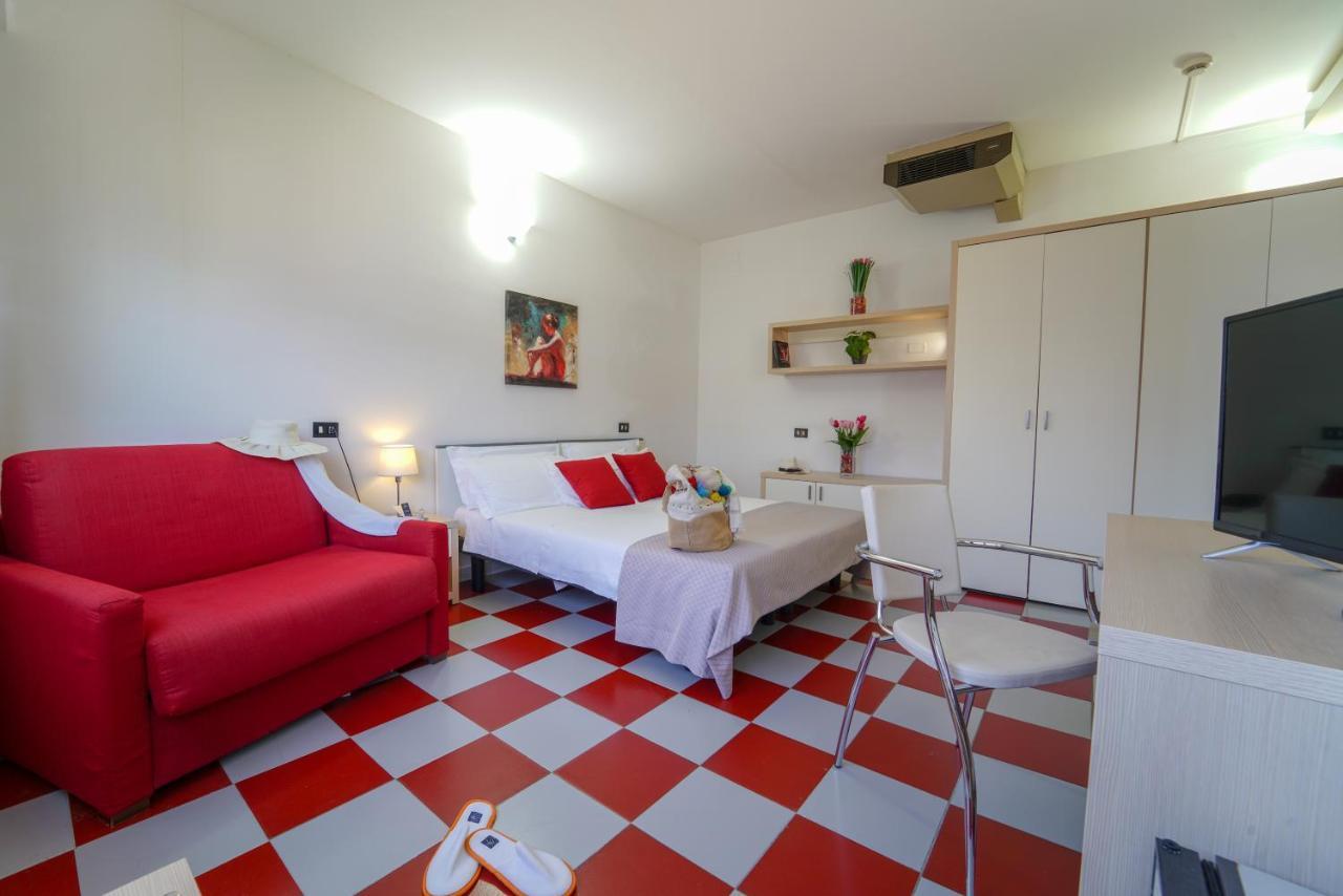 Triple Room,1113242292:JPEG