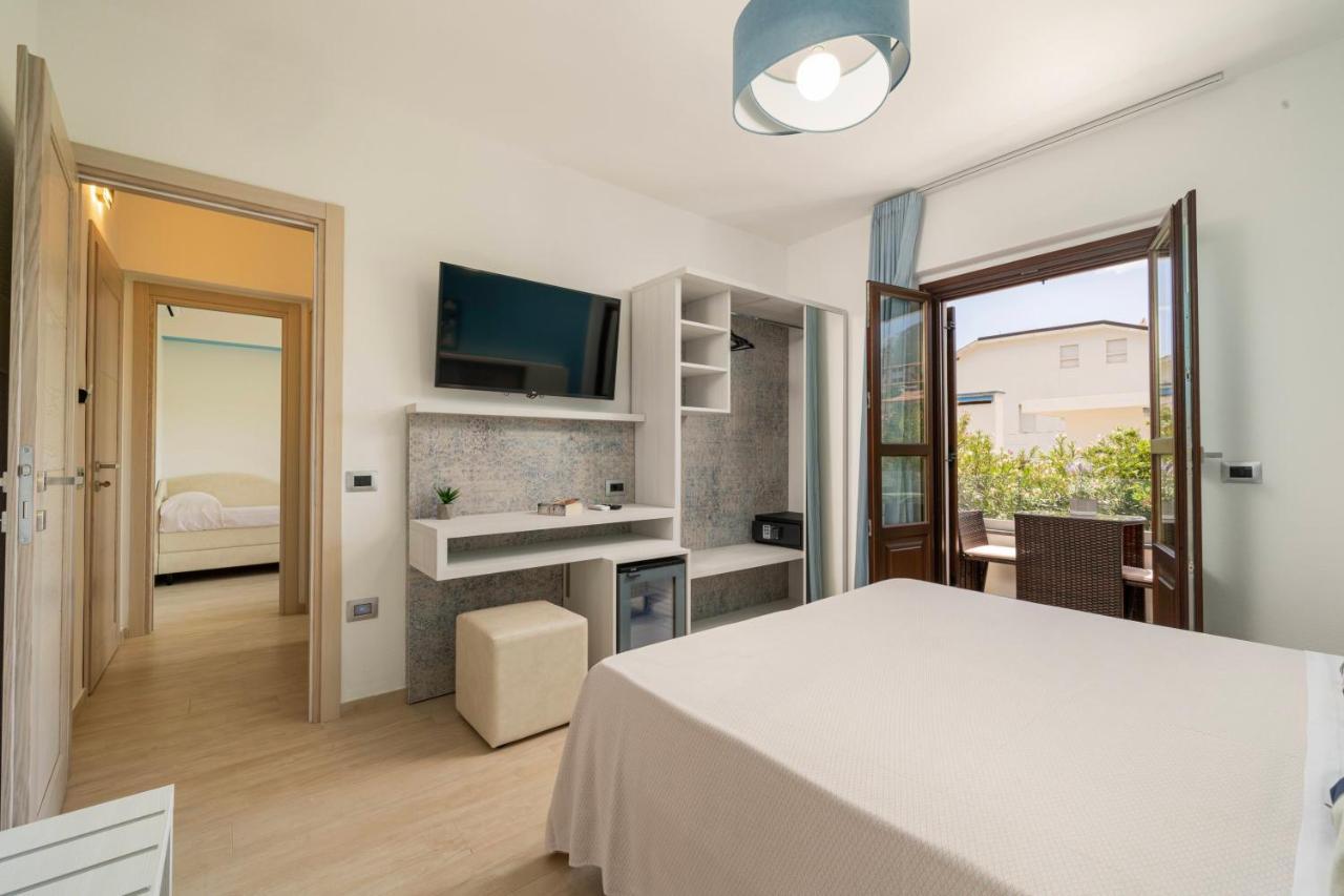 Camera Familiare con Vista Mare Laterale
