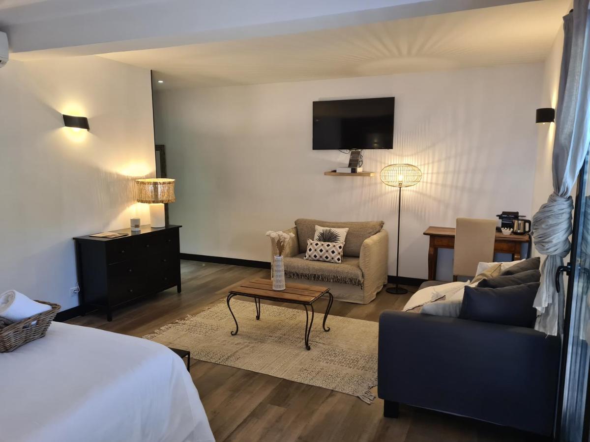 Suite Lit King-Size avec Jacuzzi et Sauna Privés