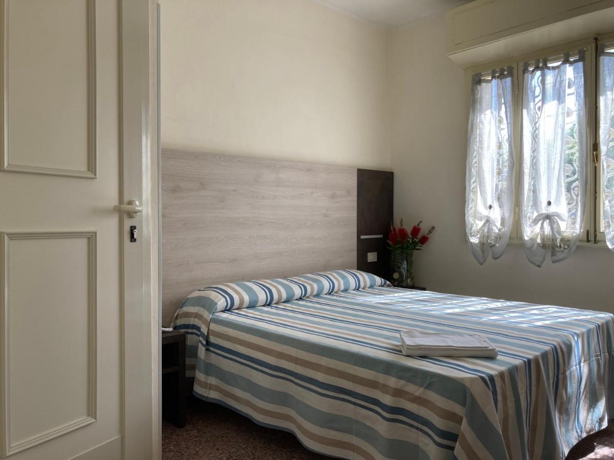 Small Double Room,1117263411:JPEG