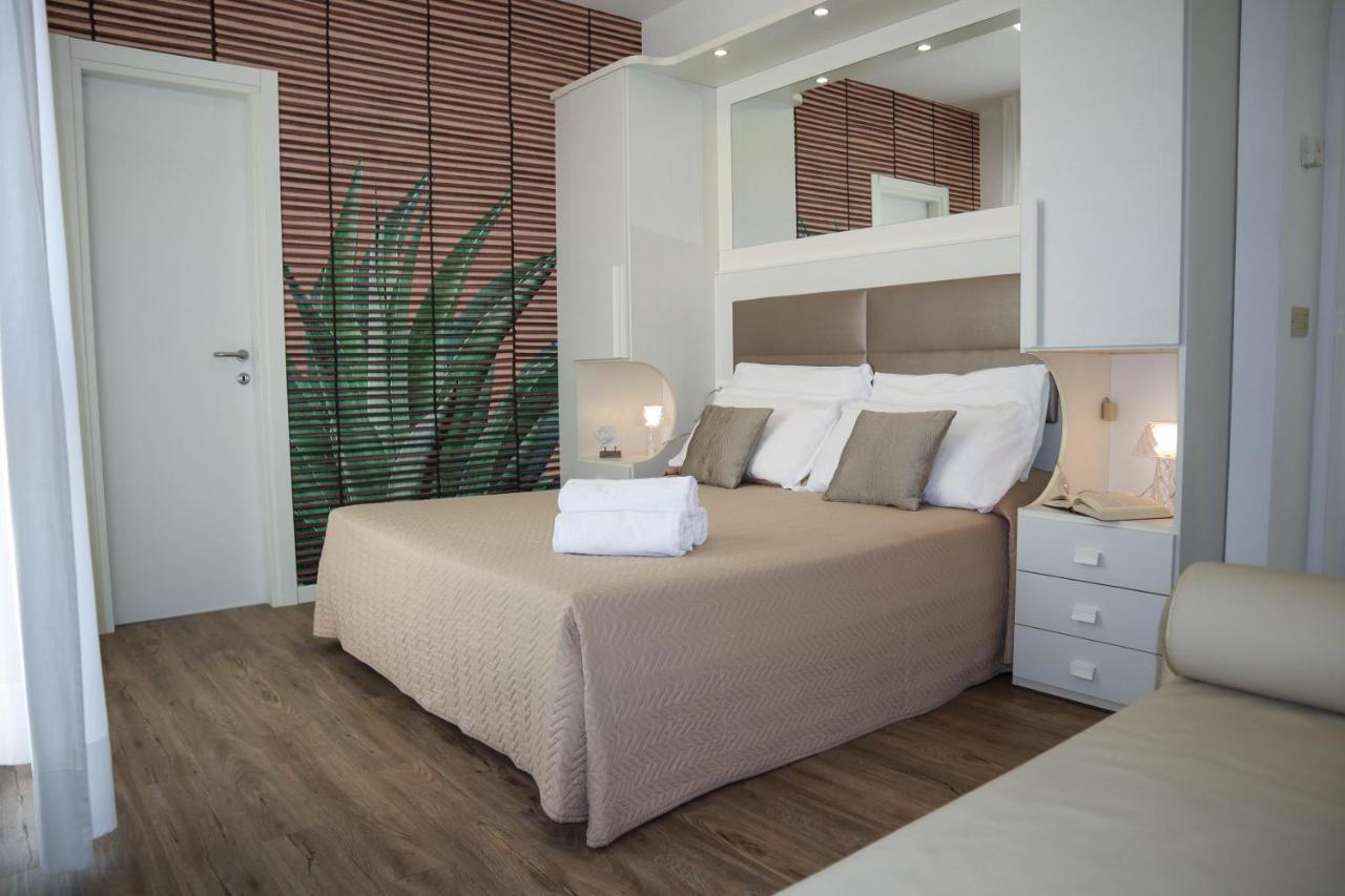 Vierbettzimmer mit seitlichem Meerblick