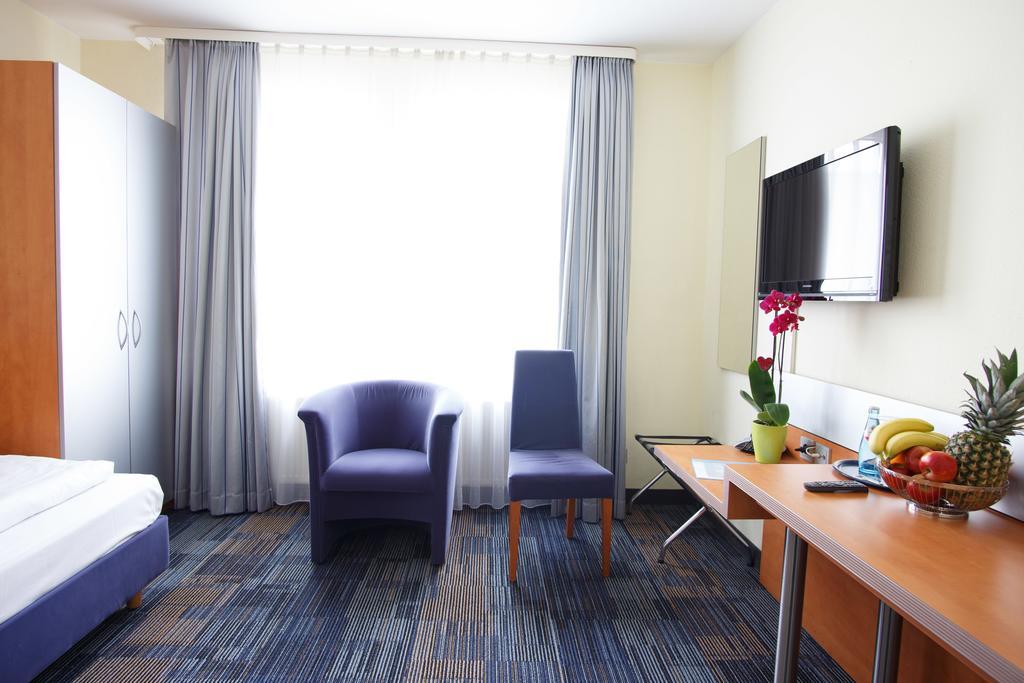 Classic Twin Room with Kitchenette