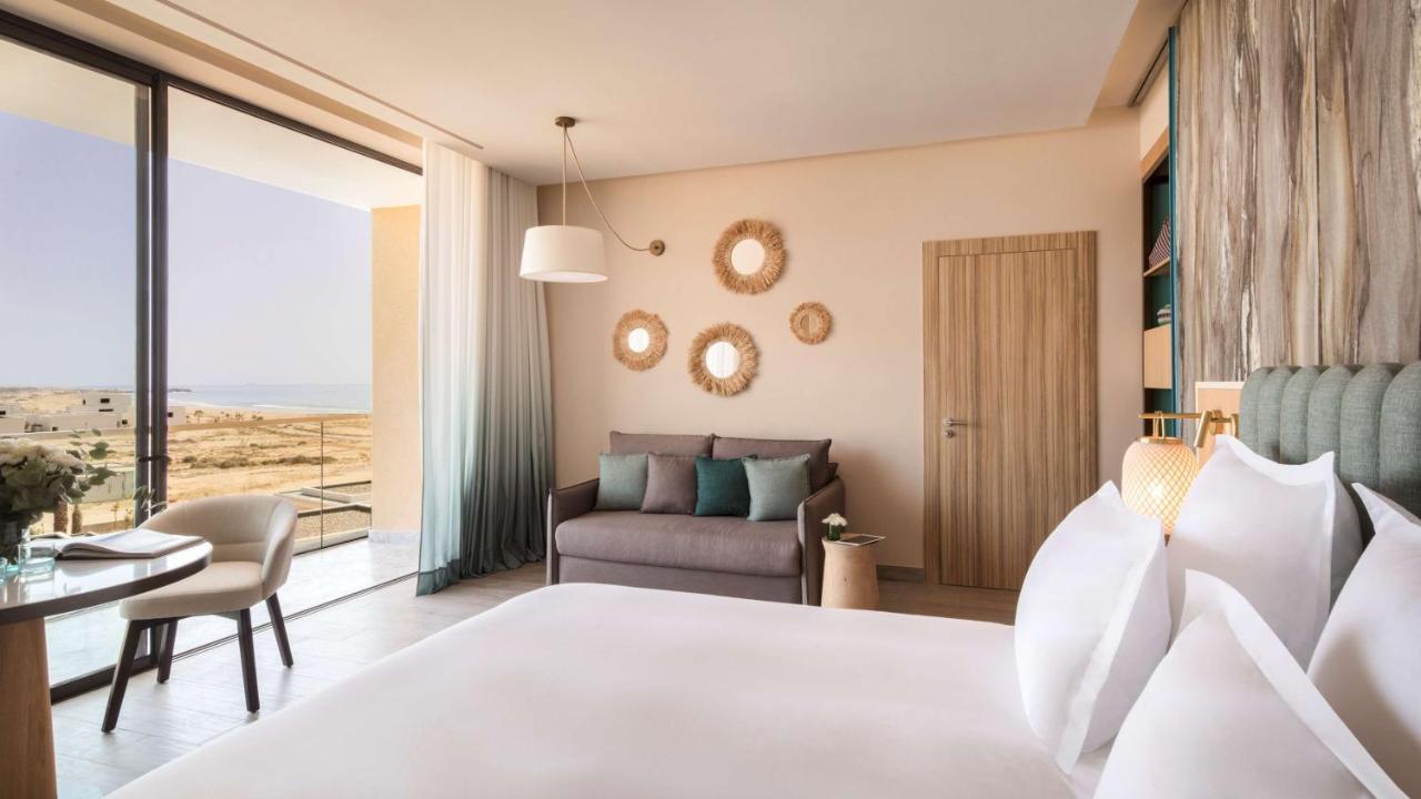 Suite Lit King-Size avec Balcon - Vue Partielle sur Océan