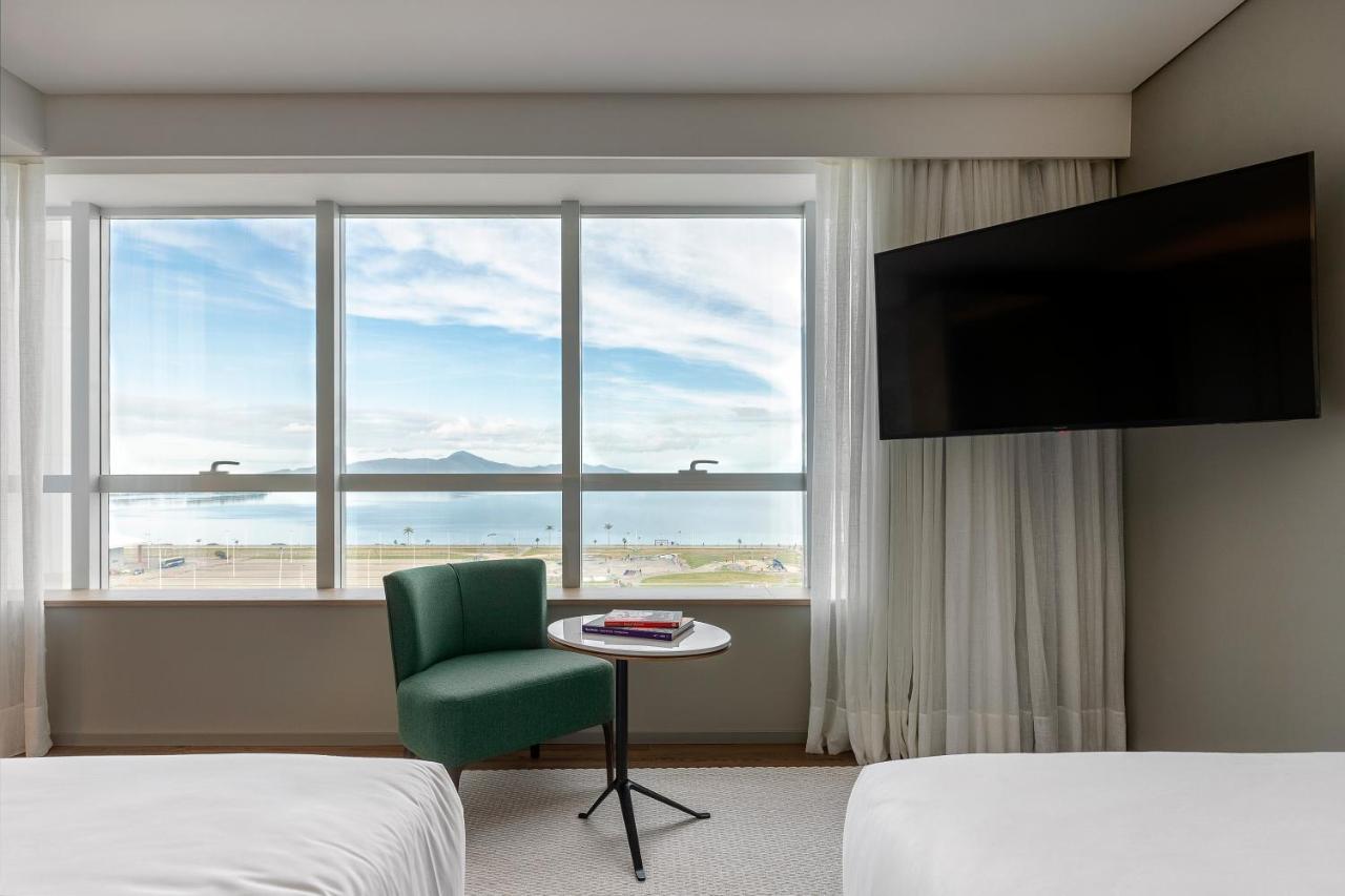 Quarto com 2 Camas de Solteiro e Vista do Mar