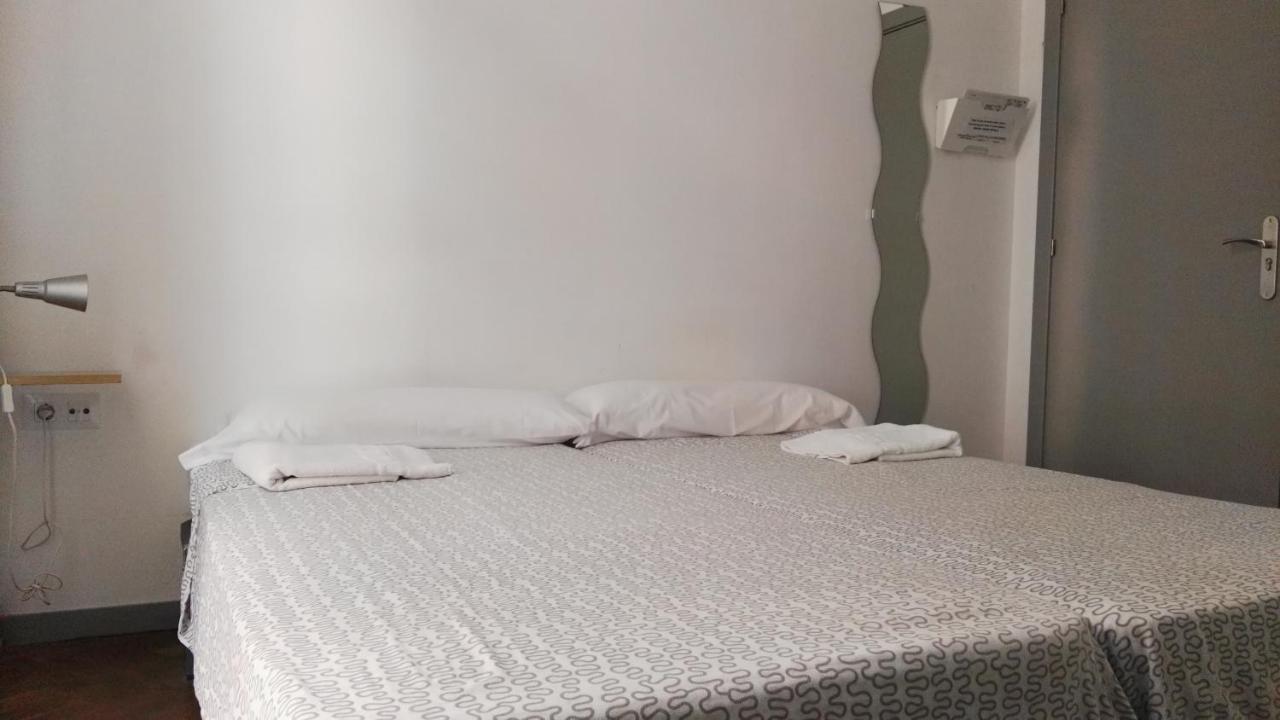Triple Room with Shared Bathroom,1589252755:JPEG