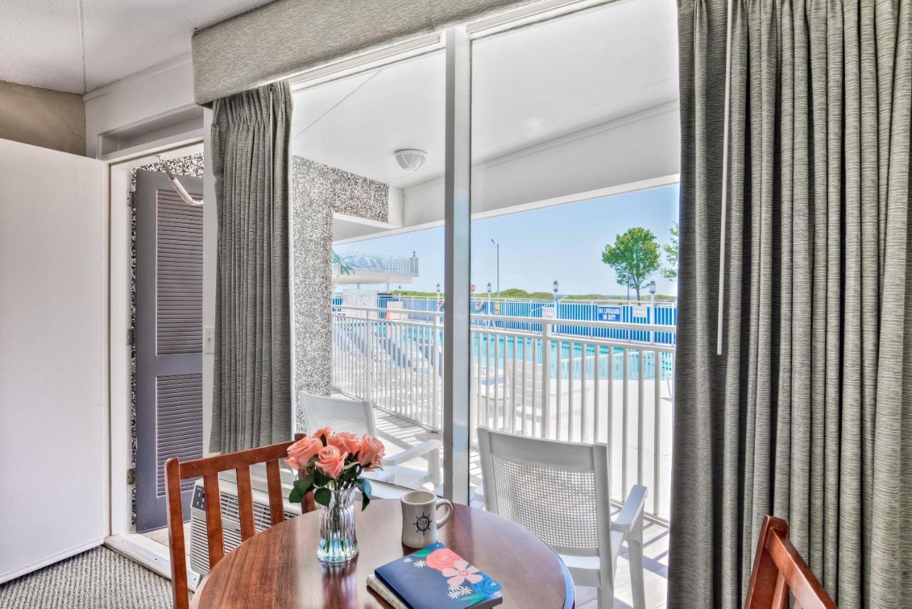 Double Room with Pool View