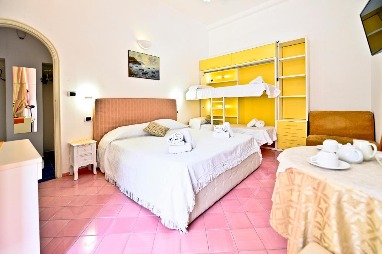 Camera Quadrupla