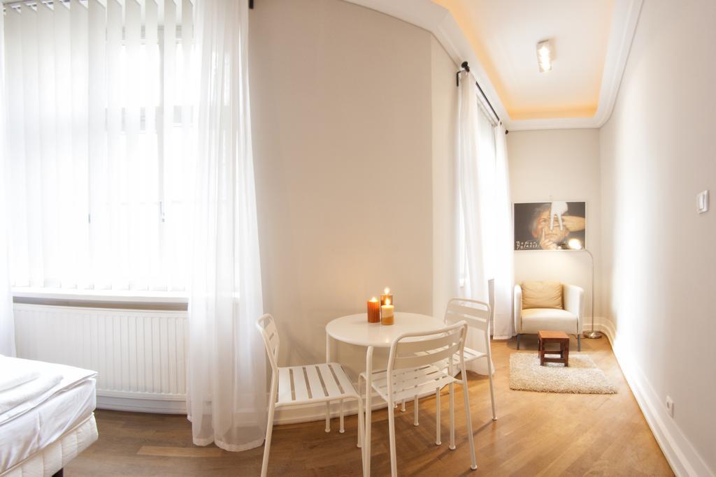 Large Studio Apartment (max 3 adults) - Biskupia 4