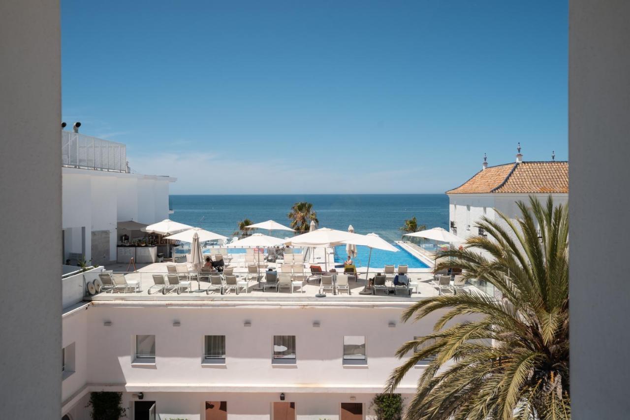Habitación Doble con vistas laterales al mar (2 adultos)