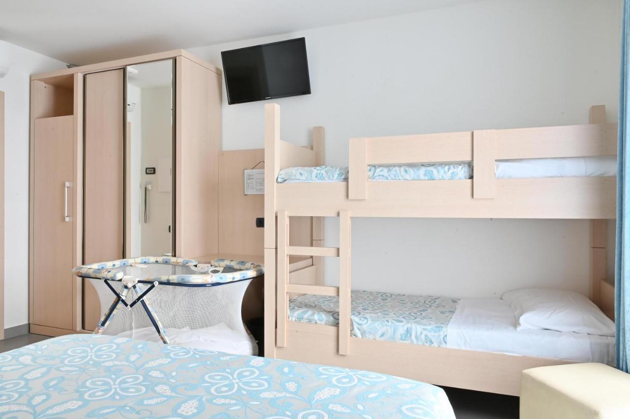 Quadruple Room Balcony,1142072422:JPEG