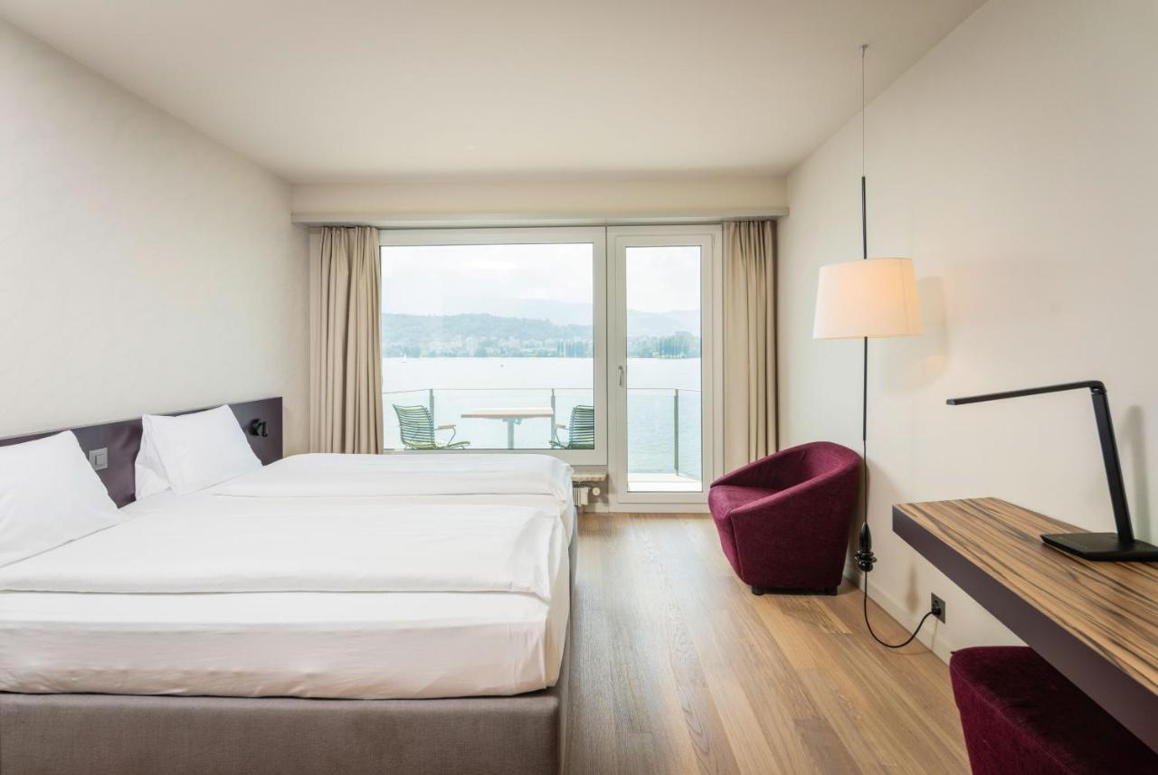 Zweibettzimmer mit Seeblick und Balkon