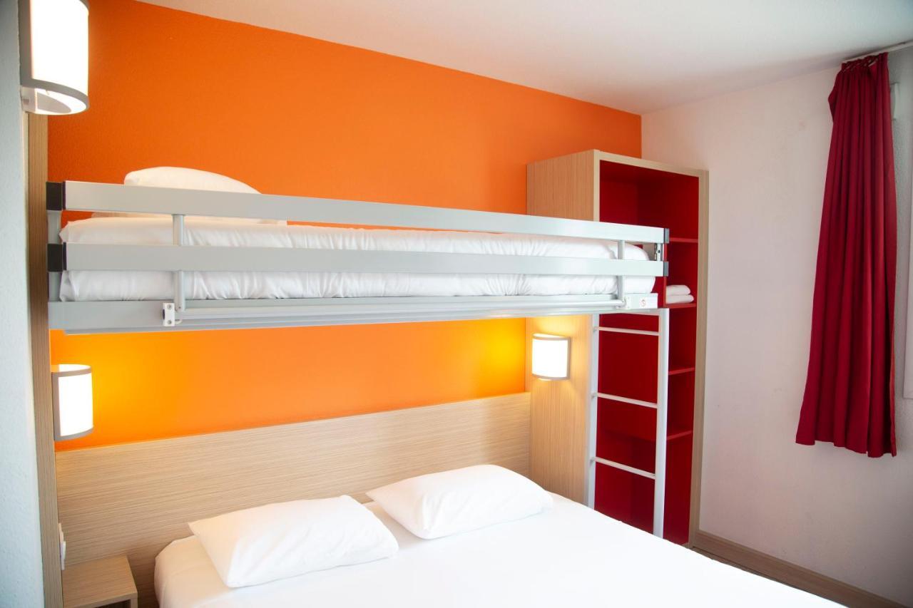 Chambre Quadruple (1 Lit Double et 2 Lits Simples)