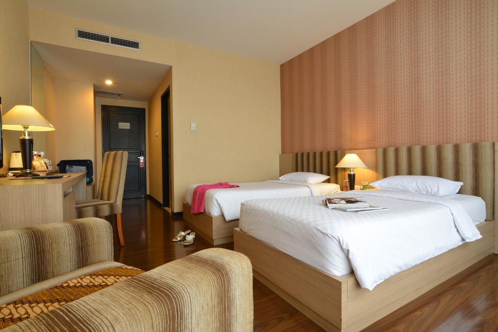 King Room with King Bed - Non-Smoking