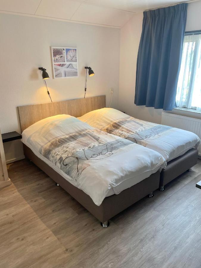 Tweepersoonskamer met 2 Aparte Bedden en Bad