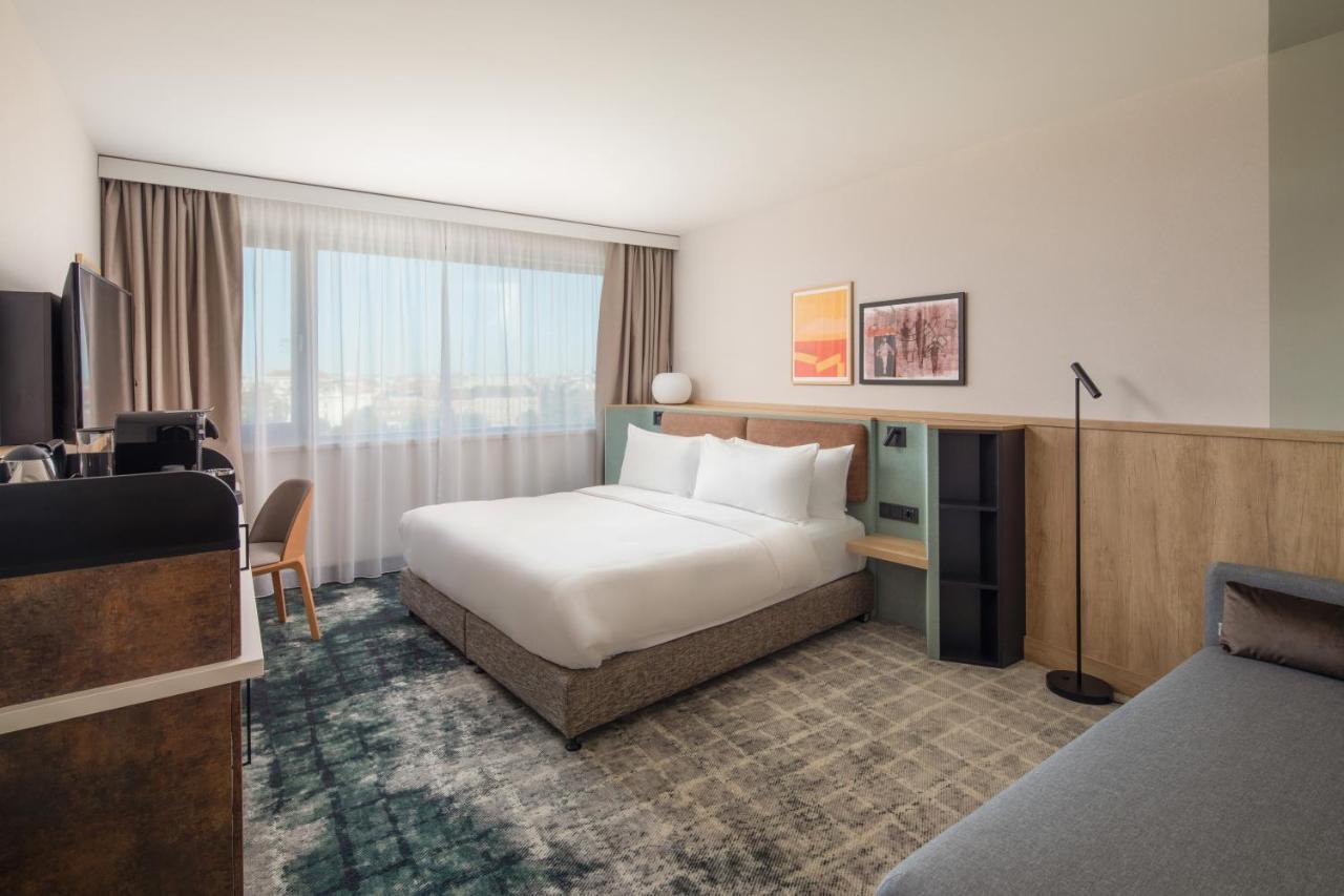 Habitación Premium con cama grande y acceso al Club Lounge