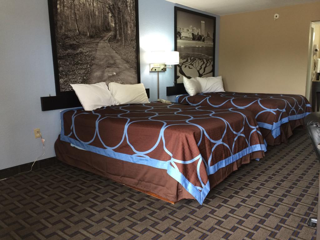 Queen Room with Two Queen Beds- Smoking
