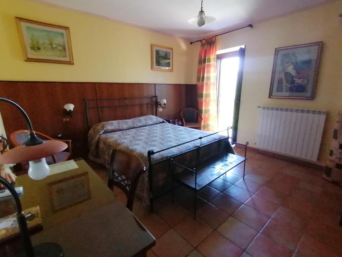 Camera Matrimoniale con Vista Montagna