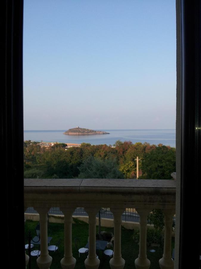 Camera Matrimoniale con Balcone e Vista Mare