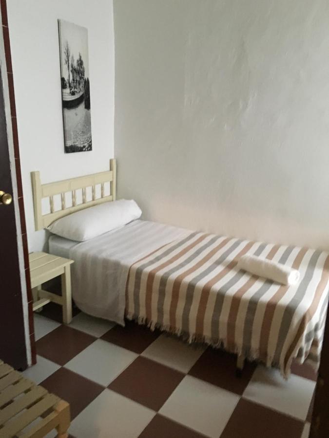 Quarto Individual com Casa de Banho Partilhada