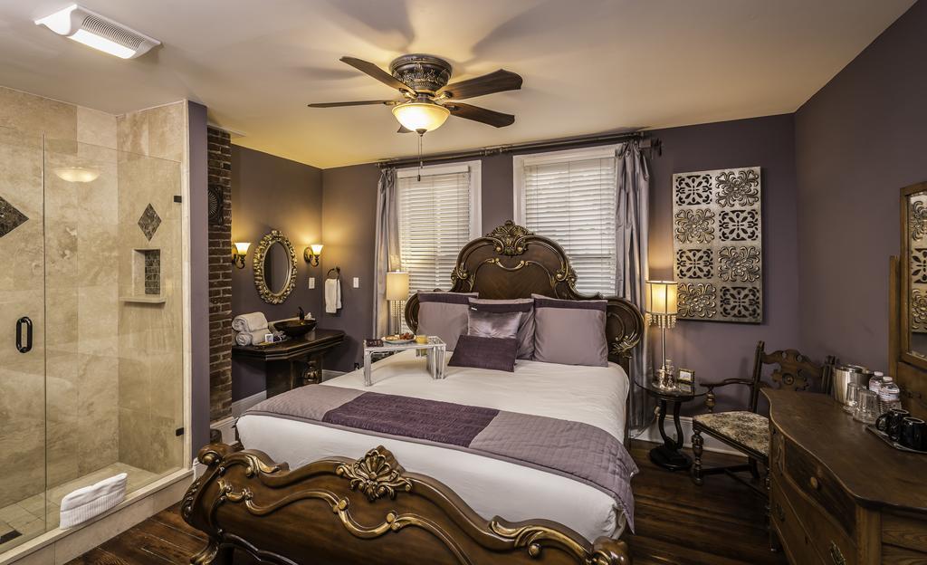 Deluxe King Room - Tanzanite Room
