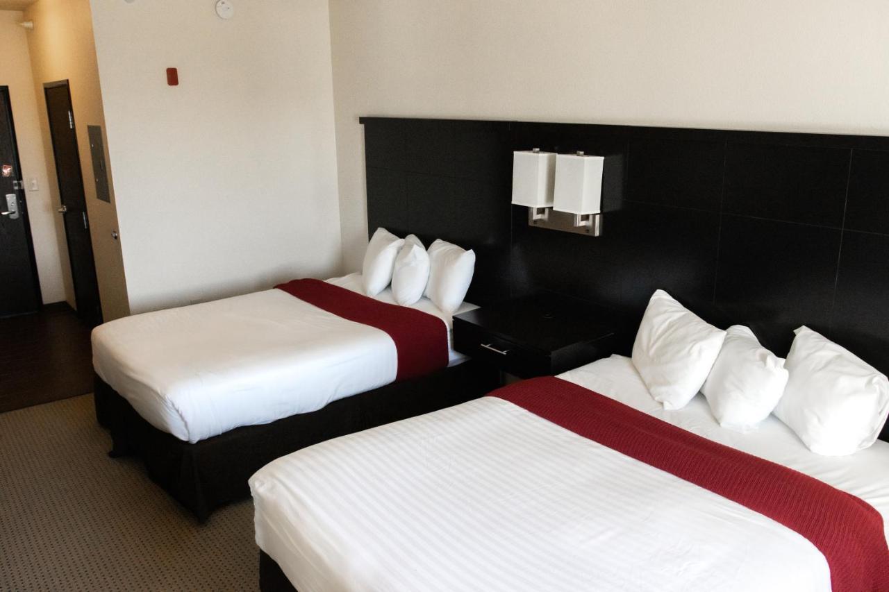 Deluxe Queen Room with Two Queen Beds
