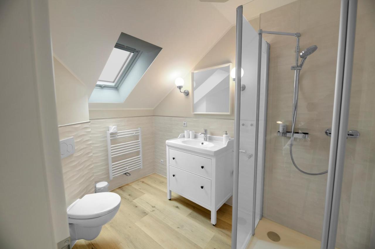 Doppelzimmer mit Balkon und Seeblick