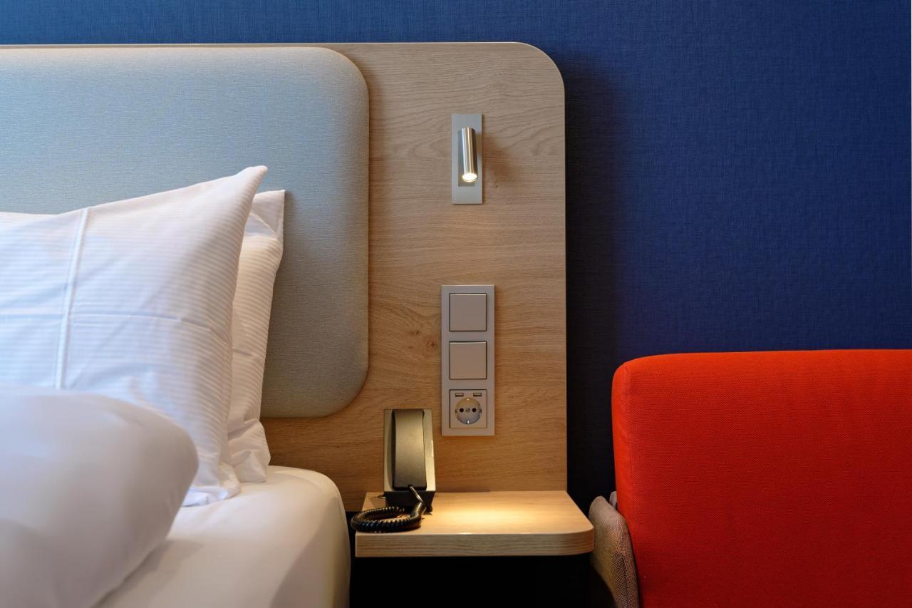 Standard Zimmer mit Queensize-Bett und Einzelschlafsofa – kostenloses Frühstück