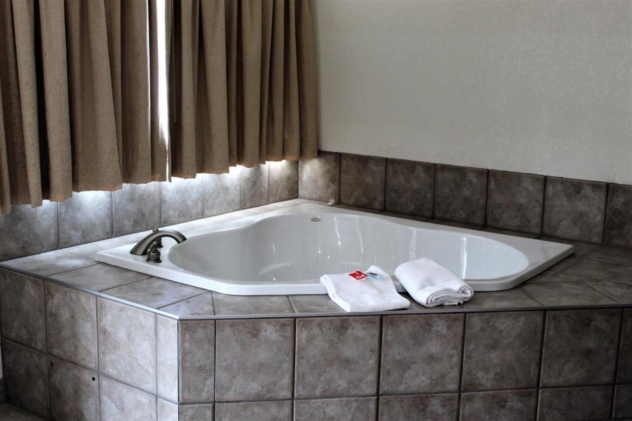 King Suite with Two King Beds - Non smoking,1663761336:JPEG