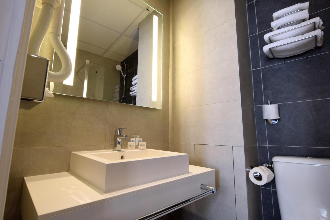 Quarto com 2 Camas de Solteiro