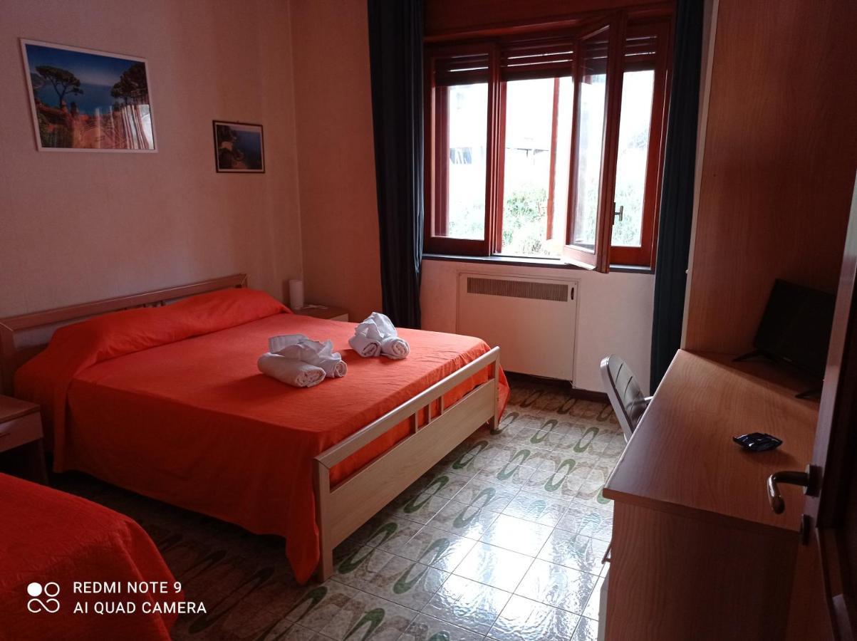 Camera Tripla con Bagno in Comune