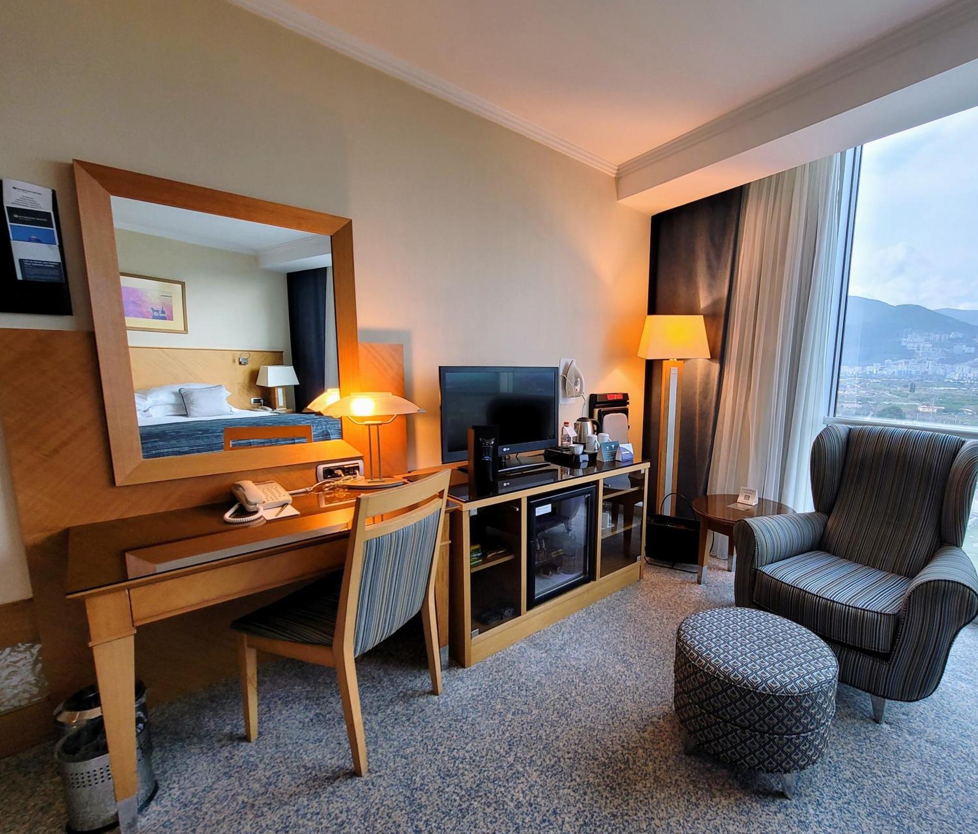 Standard Zimmer mit Kingize-Bett und Bergblick - Raucher