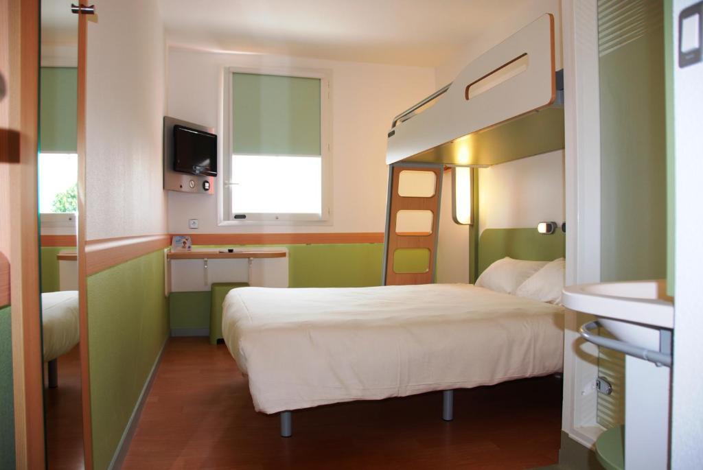 Standard Triple Room,677946072:JPEG