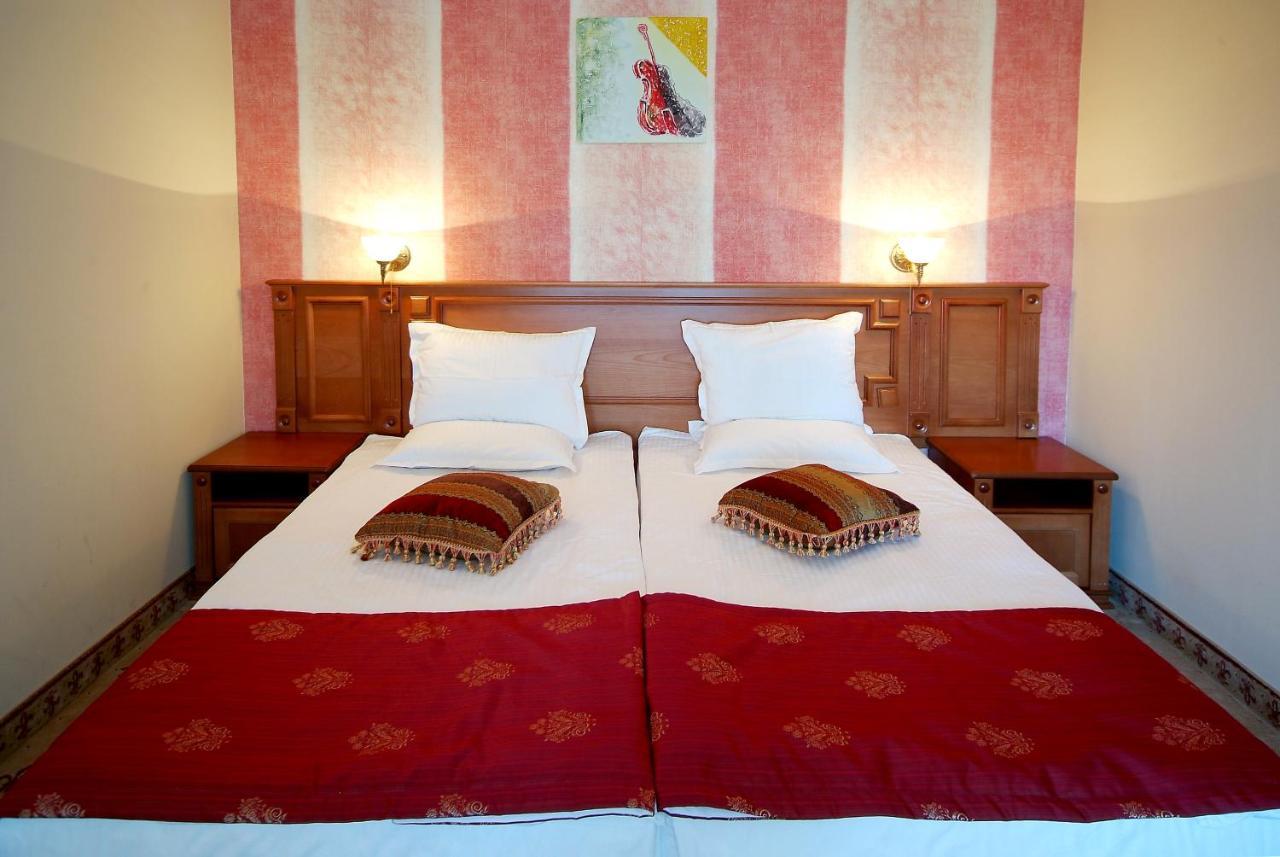 Double Room,1275385603:JPEG