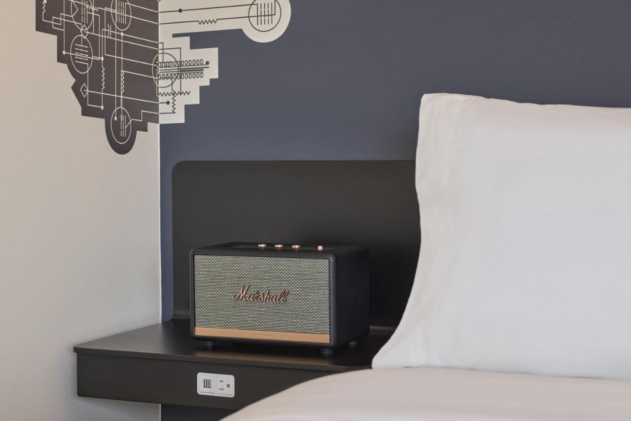 Aloft King Room