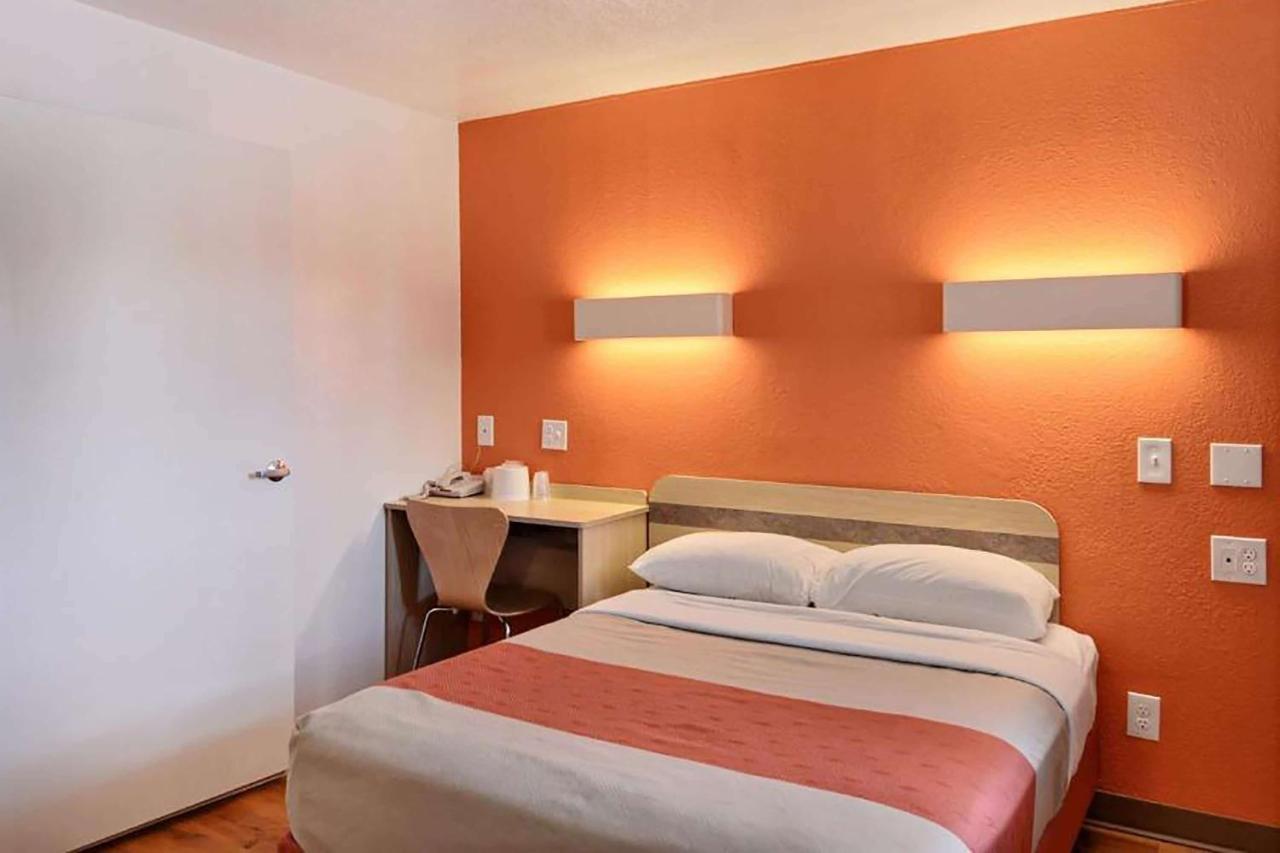 1 Double Bed, Hearing Accessible Room, Bathtub w/ Grab Bars, Non-Smoking