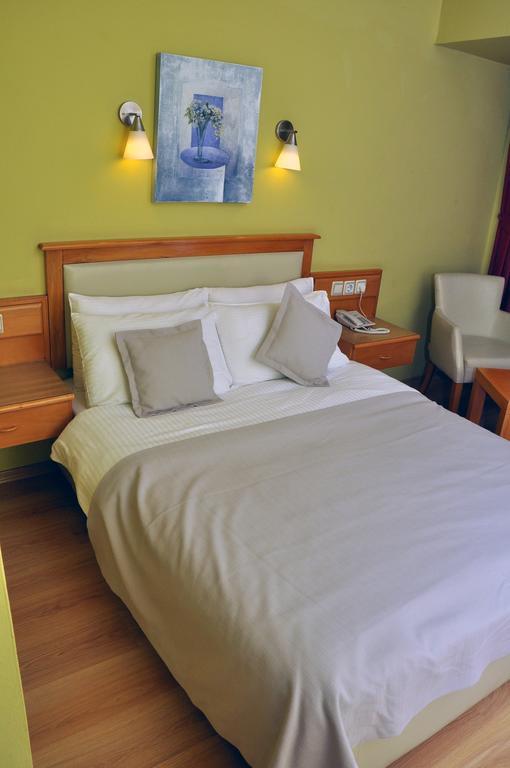 Standaard Tweepersoonskamer met 1 of 2 Bedden en Uitzicht op Zee