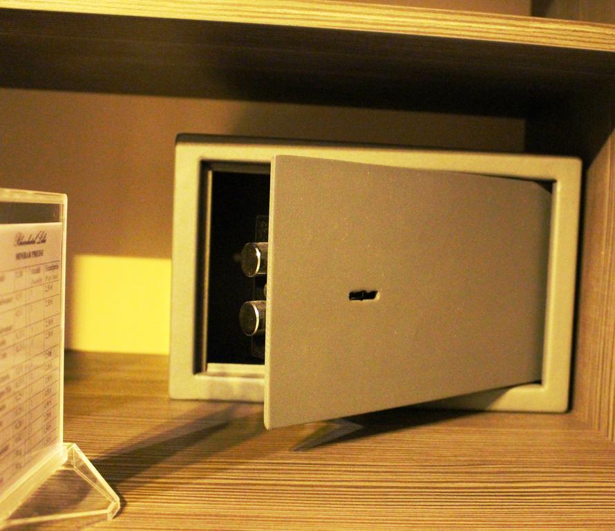 Doppel- oder Zweibettzimmer mit Flussblick und einem kleinen Balkon